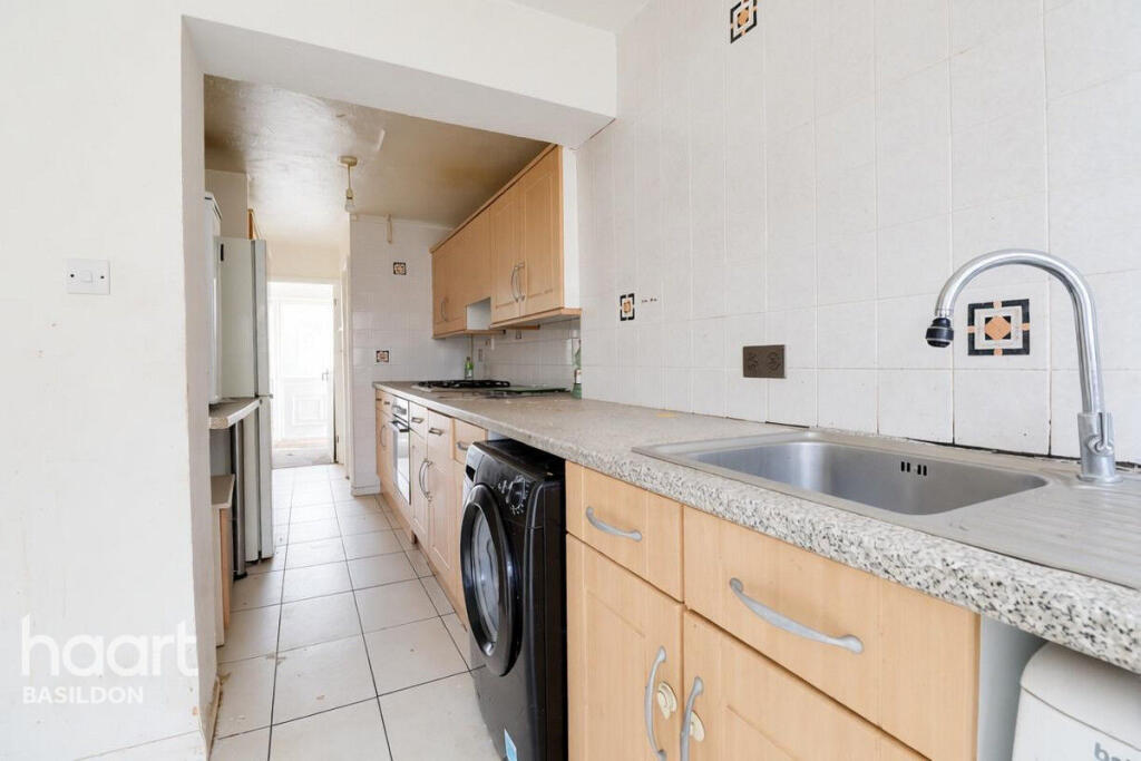 House in Basildon, Essex - View 4