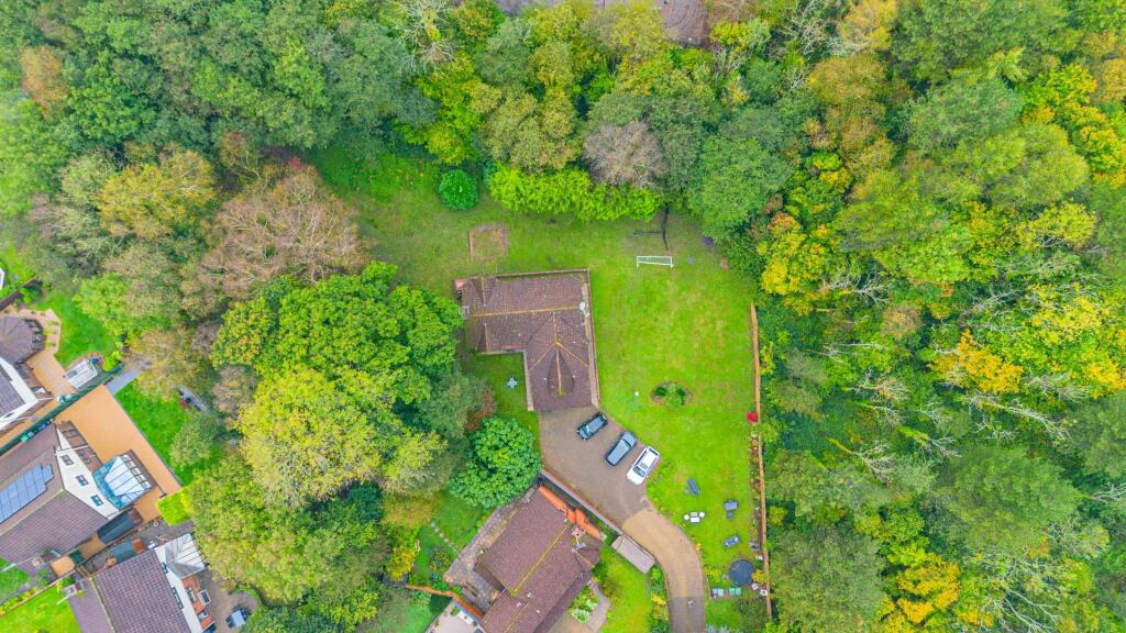 Churchill Close, Lisvane, Cardiff photo 3