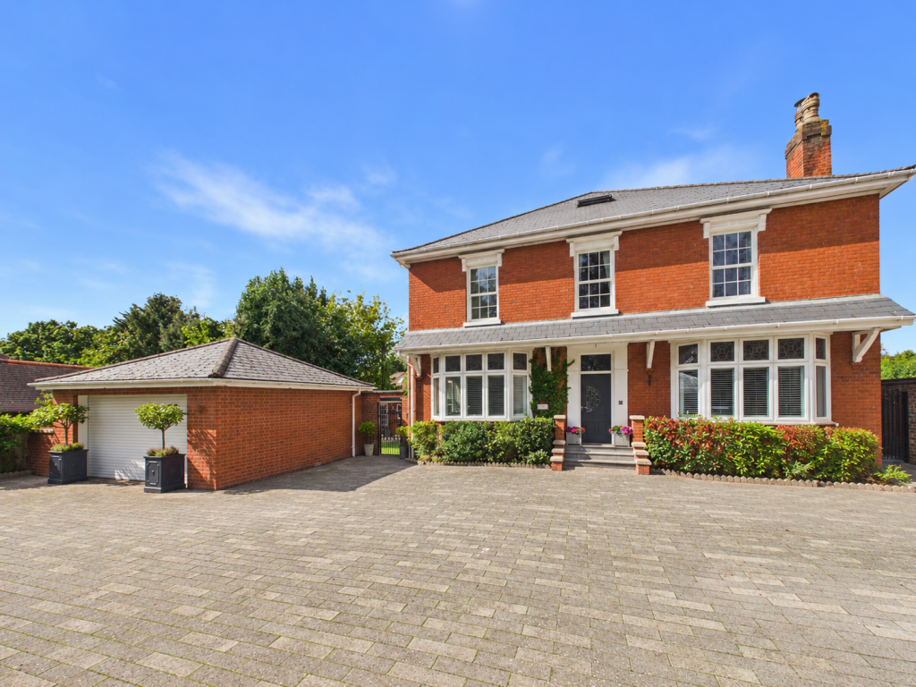 Main image of property: Birmingham Road, Sutton Coldfield, B72