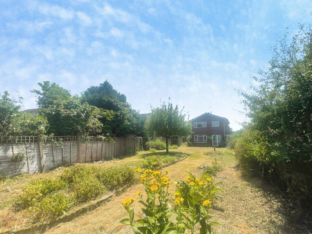 House in Basingstoke and Deane, Kempshott - View 2