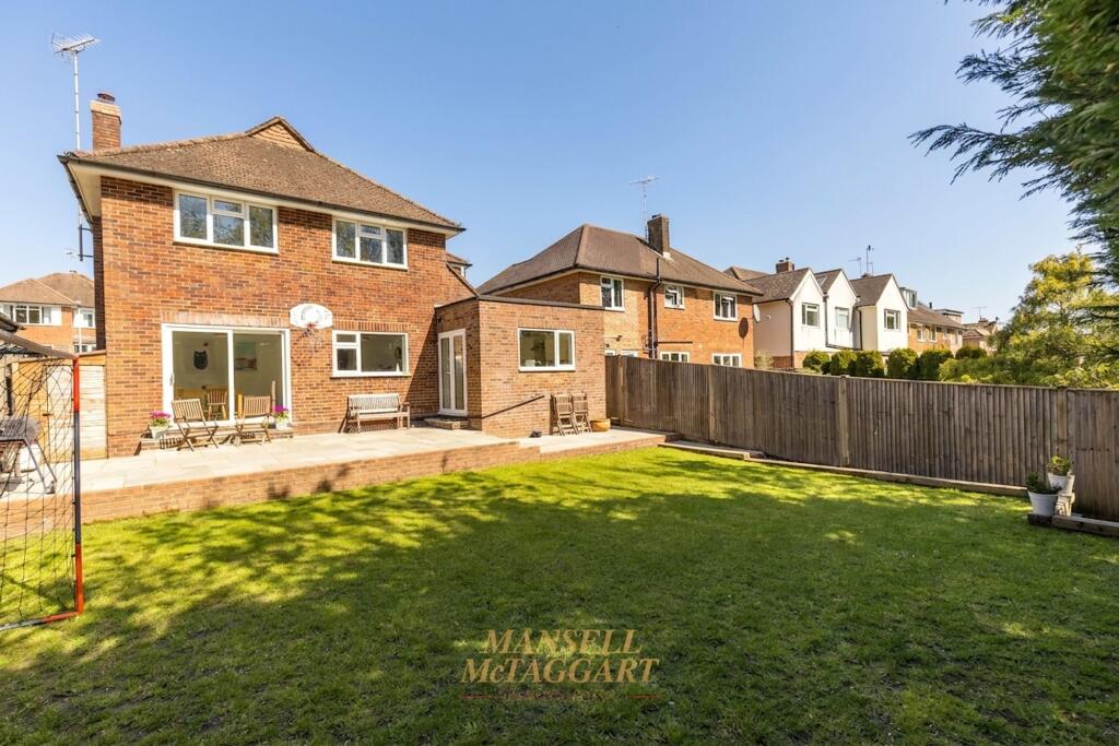 Blount Avenue, East Grinstead, RH19 photo 2