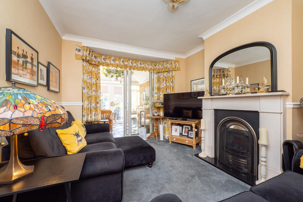 House in Sutton - View 3