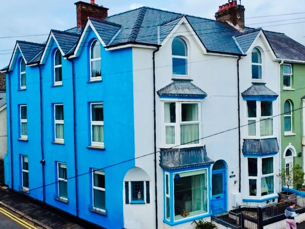 7-bed terraced on Gwynle Holiday Lets, 12 Tanygrisiau, Criccieth, Gwynedd, LL52 0DL, £550,000