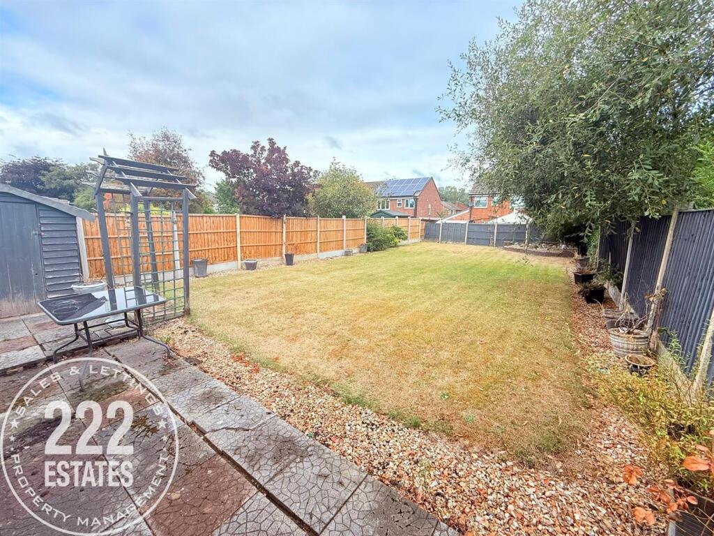 House in Warrington, Woolston Grange, Woolston - More