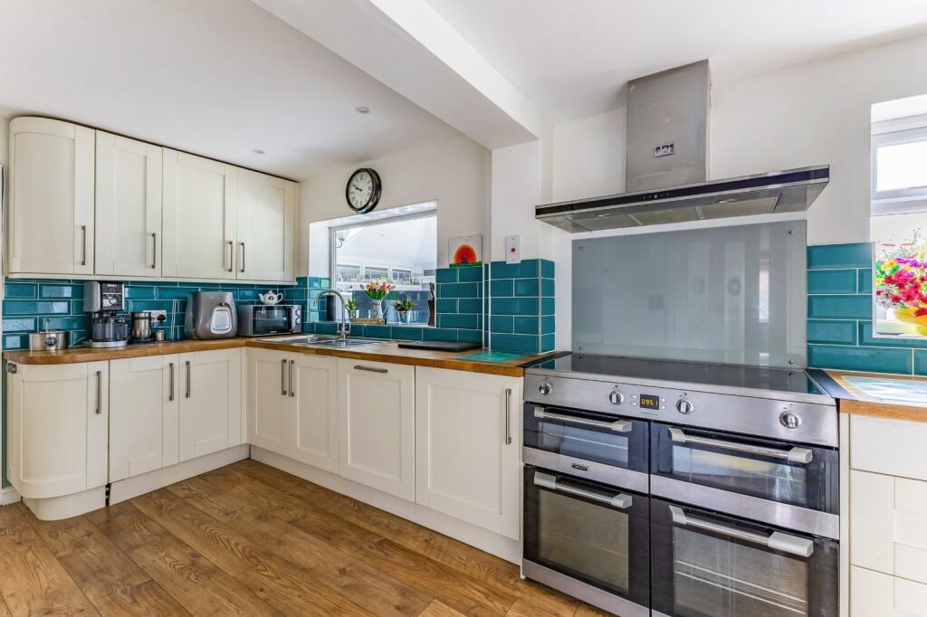 House in Dunstable, Central Bedfordshire - View 3