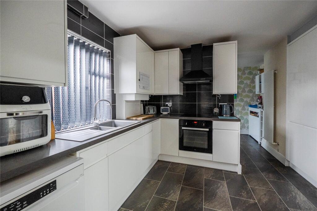 Chestnut Crescent, Bletchley, MK2 photo 3