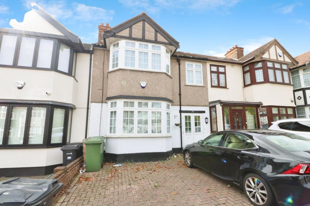 Main image of property: Oakleafe Gardens, Ilford, IG6