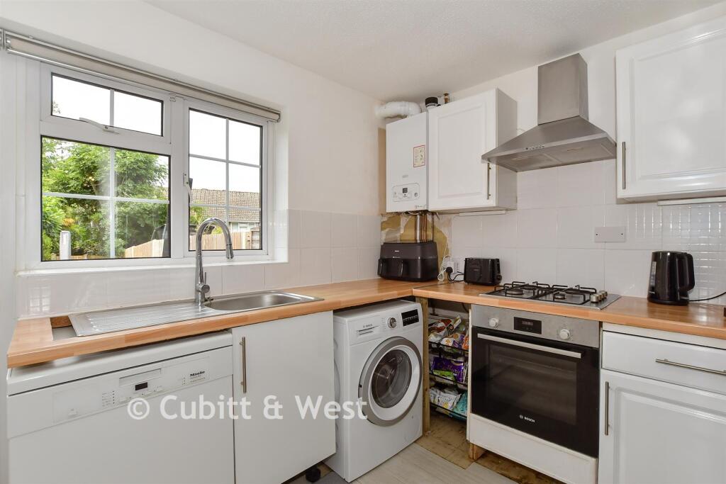 House in Crawley, Worth - View 2