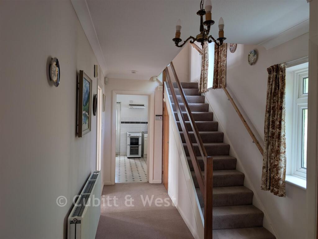House in Redhill - View 5