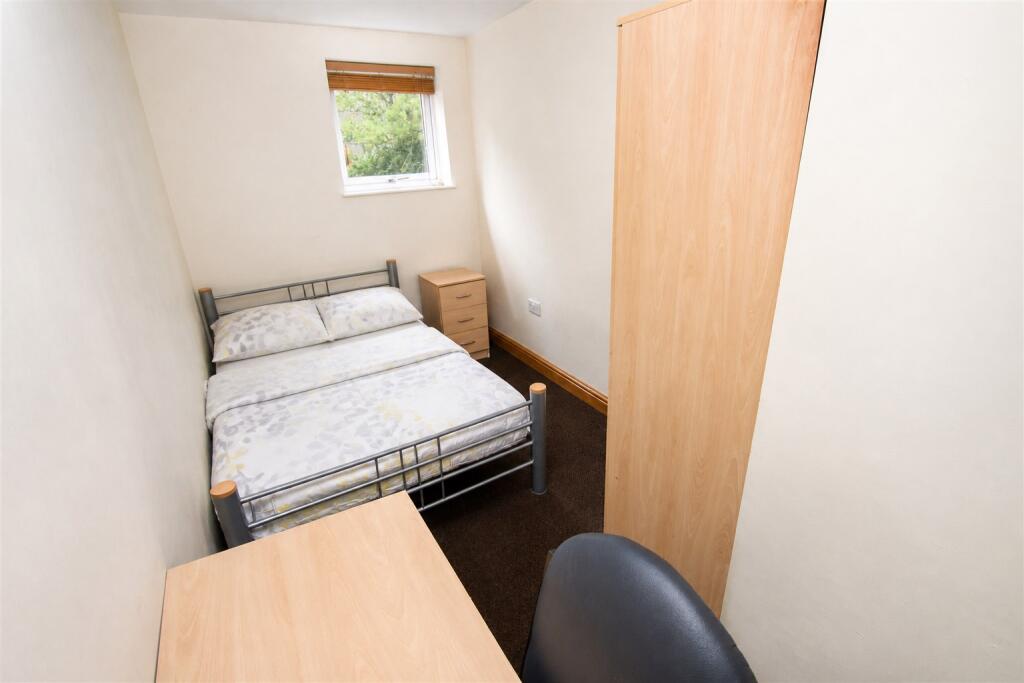 6 bedroom house for rent