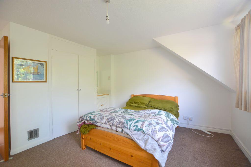 Apartment in Pinner, Hatch End - View 5