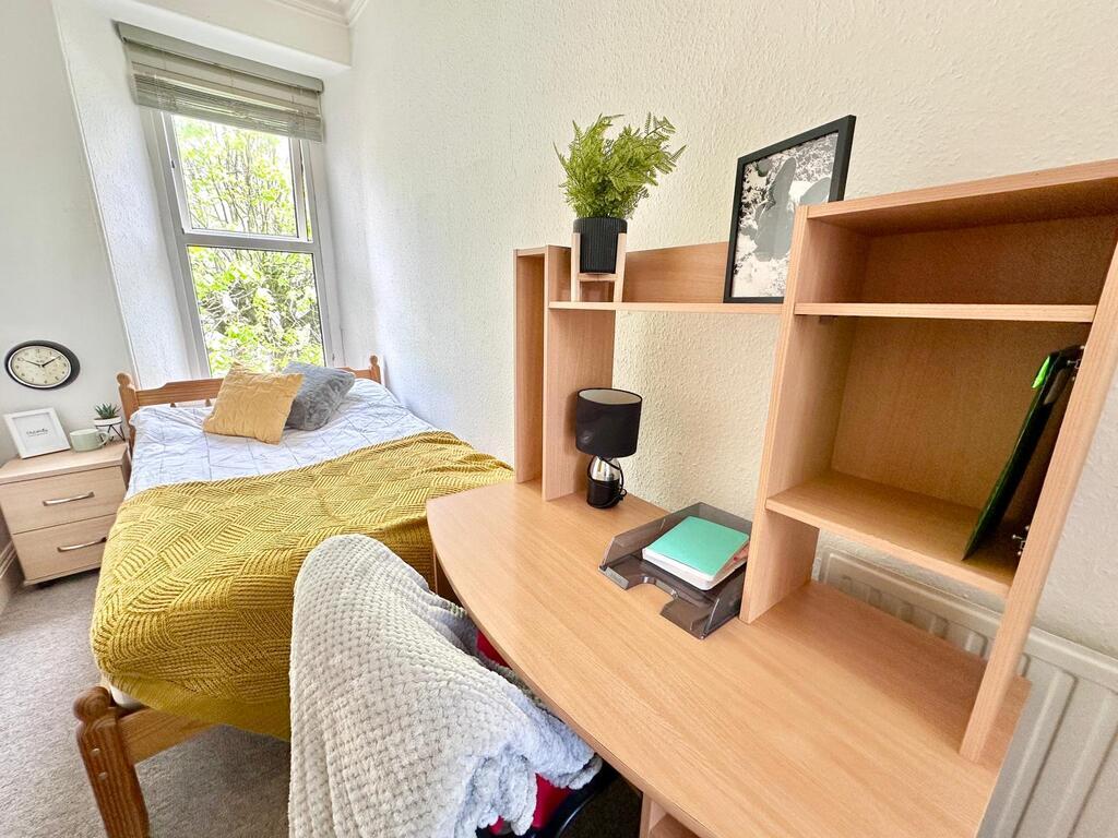 Main image of property: 37 Greenbank Avenue