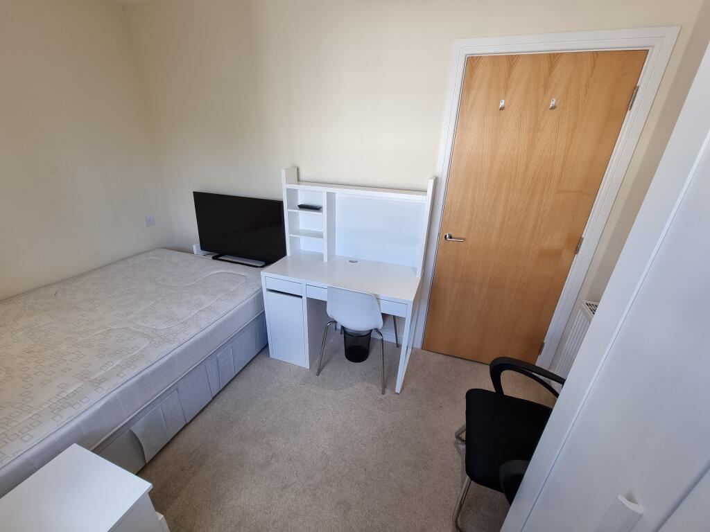 Apartment in Coventry - More