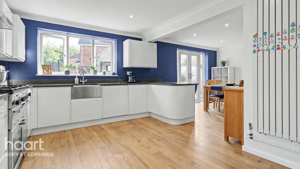 Gibbon Close, Bury St Edmunds photo 4