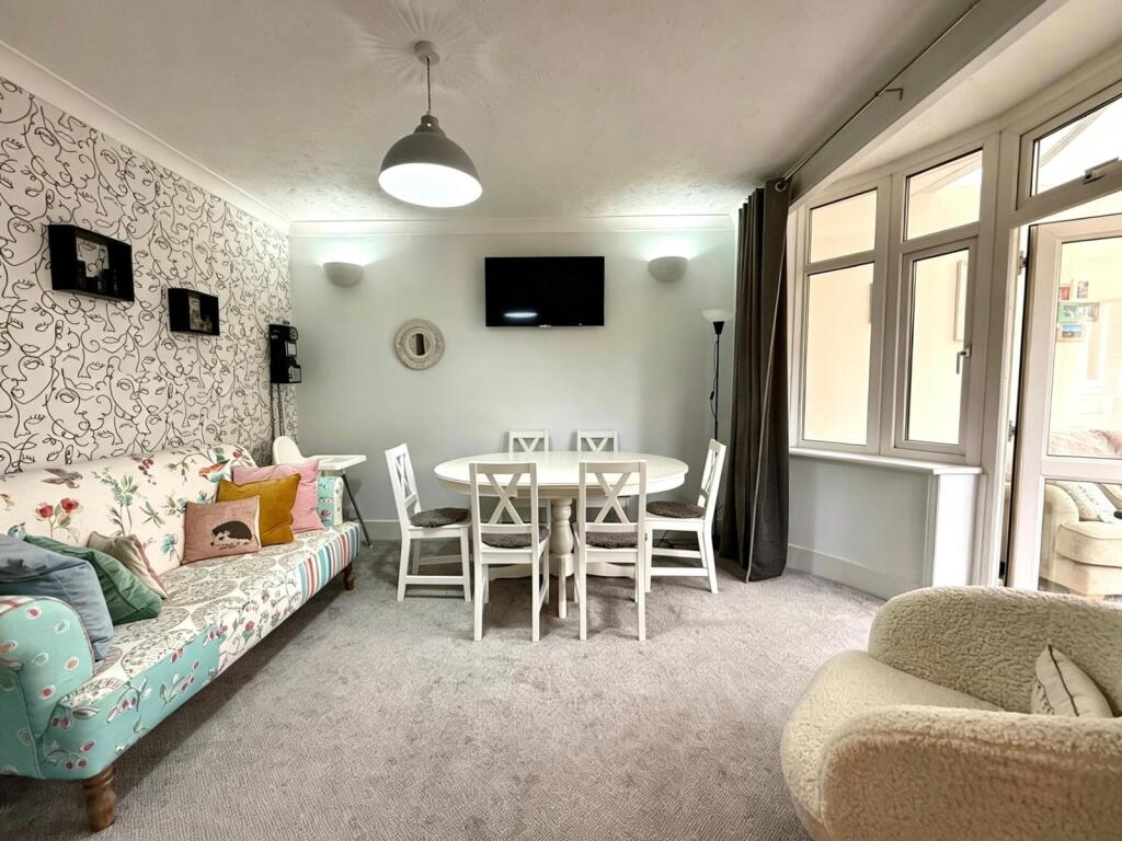 House in Swindon, Lakeside - View 5