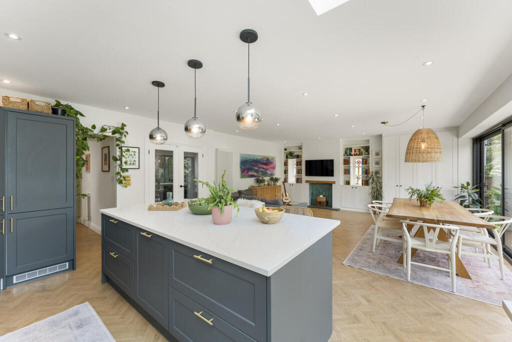 House in Elmbridge, Hinchley Wood - View 5