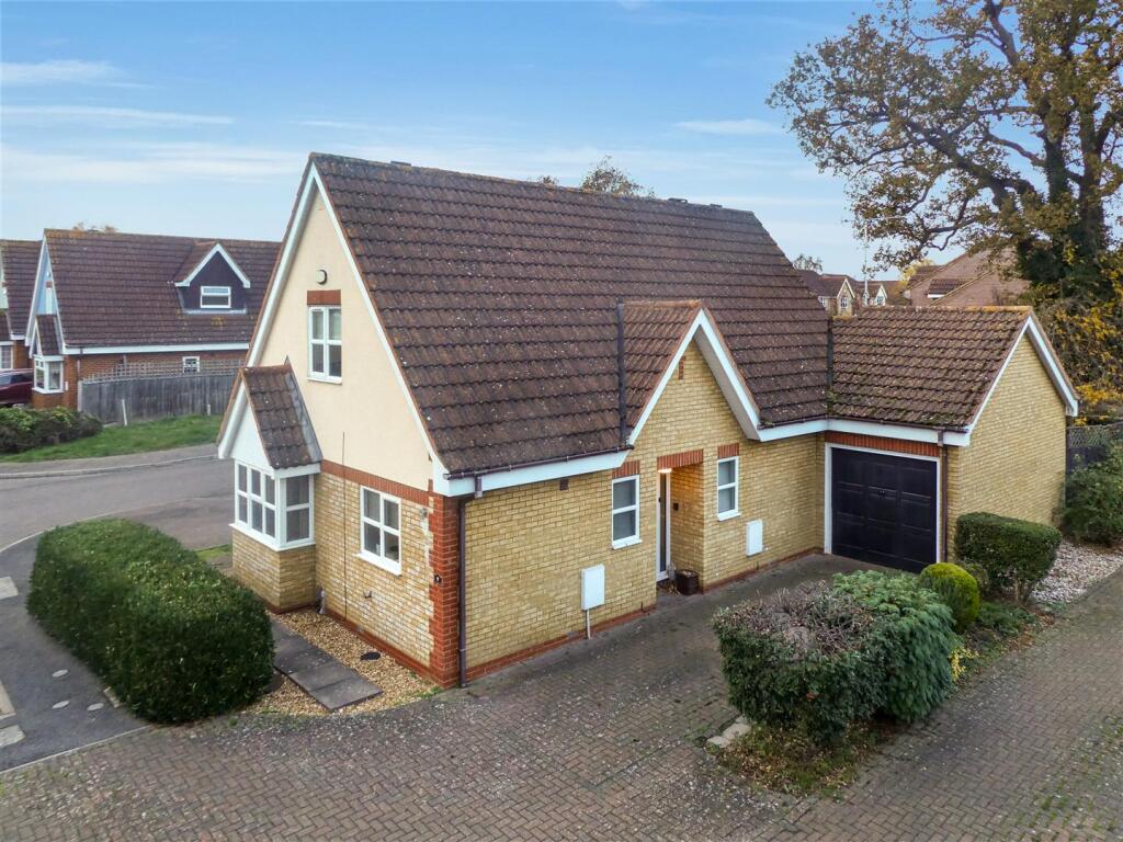 3-bed detached on Naseby Place, Flitwick, Bedford, £475,000