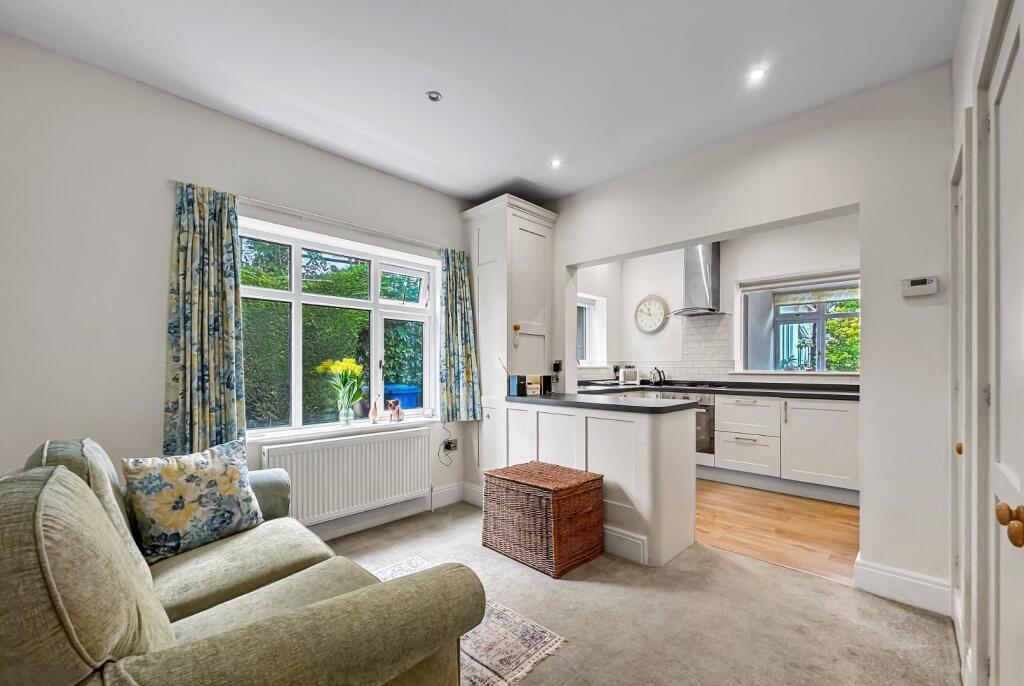 Fairview Road, Timperley, Altrincham – další