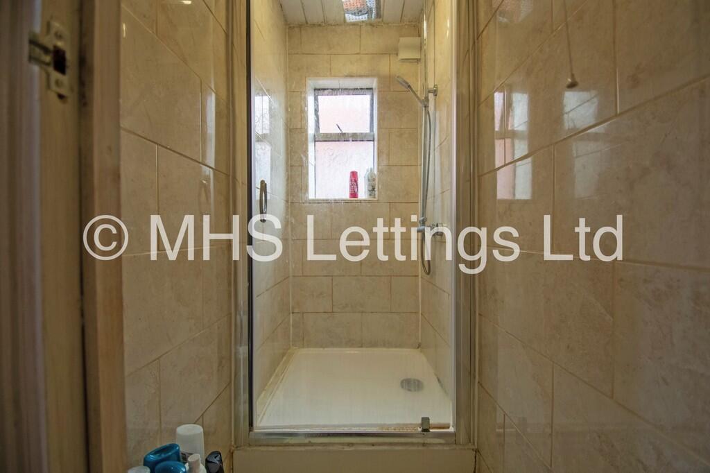6 bedroom semi-detached house for rent