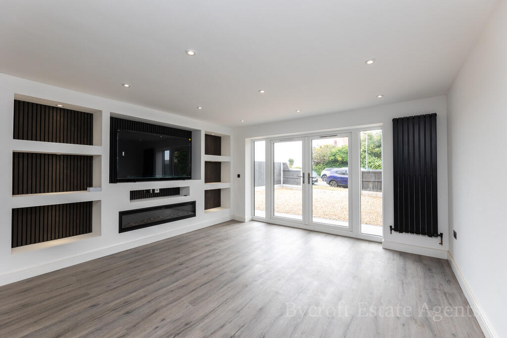 Marine Parade, Gorleston - Just steps away from Gorleston's expansive sandy beach and seafront prome photo 5