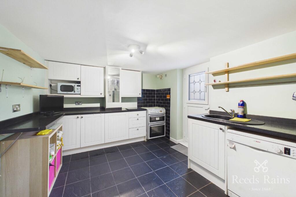 House in Kirklees, Yews Hill, Crosland Moor - View 4