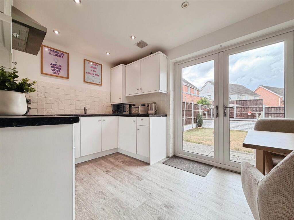 Manor Grove, Worksop photo 2
