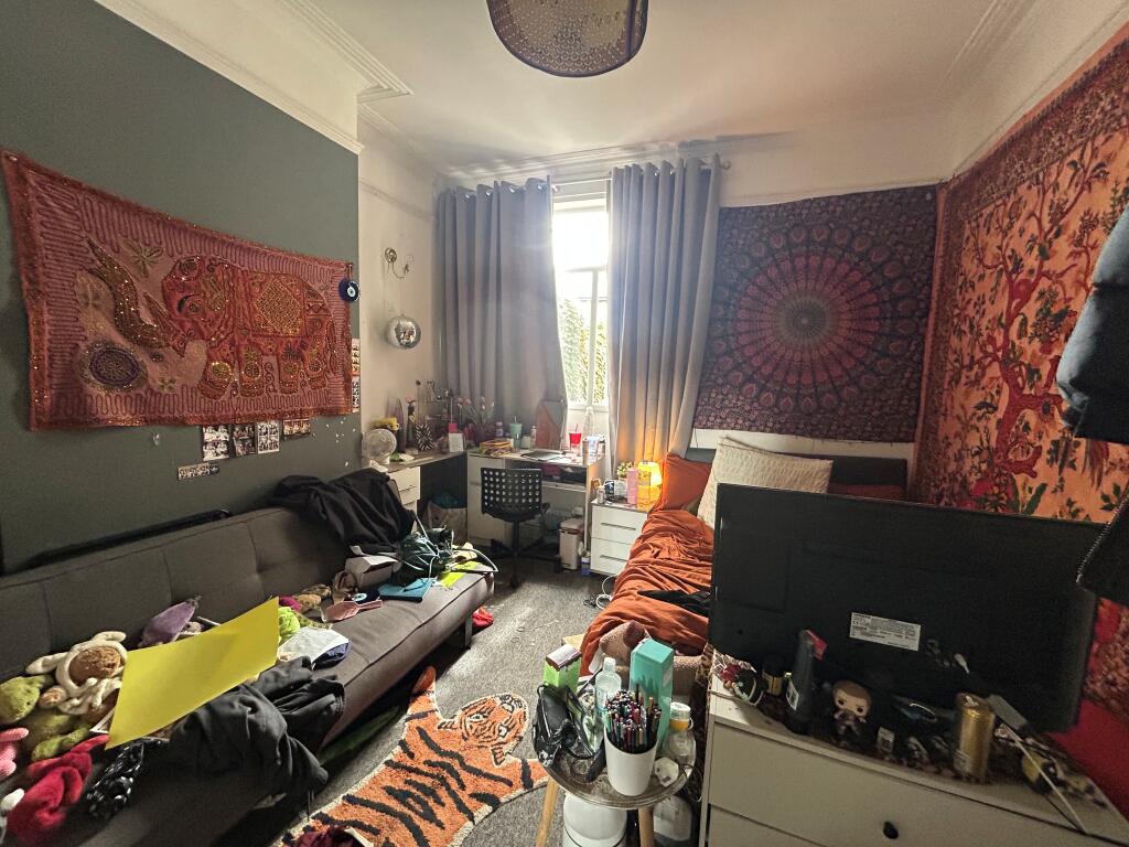 6 bedroom house for rent
