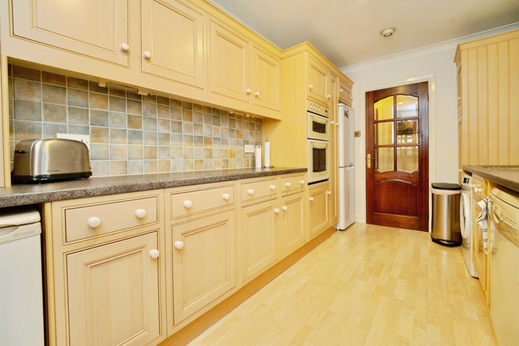 Dales Way, Bingley photo 3