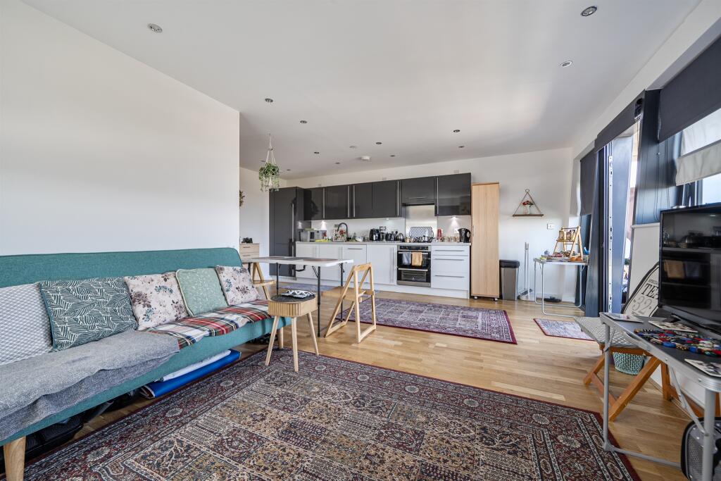 Apartment in Enfield - View 5
