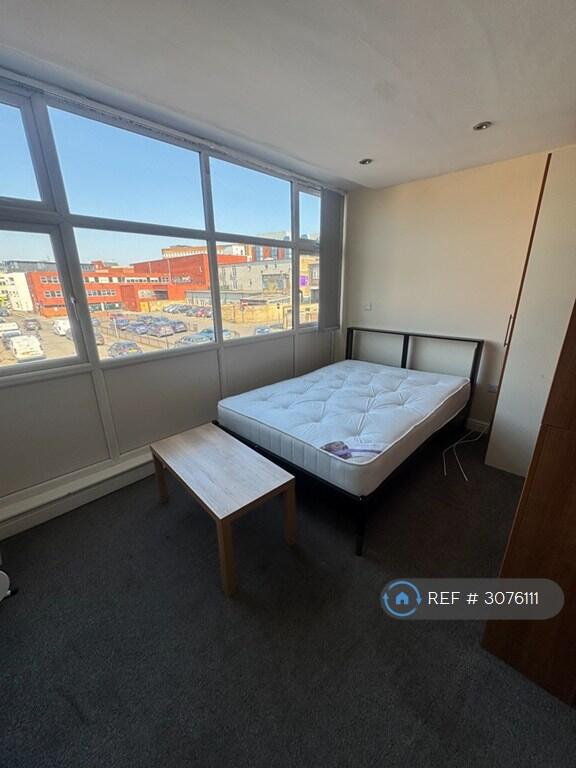 Apartment in Doncaster, City Centre, Hyde Park - More