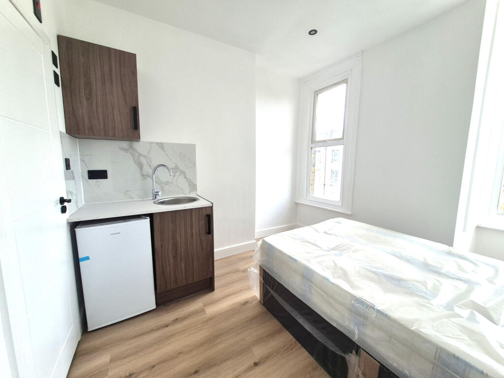 Main image of property: Hendon, London, NW4