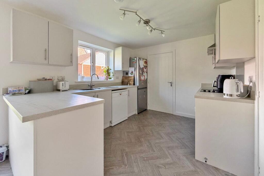 House in Gillingham, Medway - View 4
