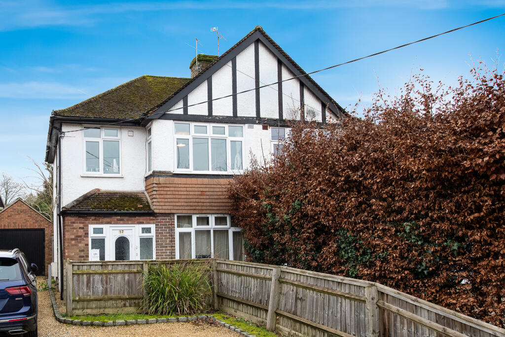Main image of property: London Road, Aston Clinton, Aylesbury, Buckinghamshire