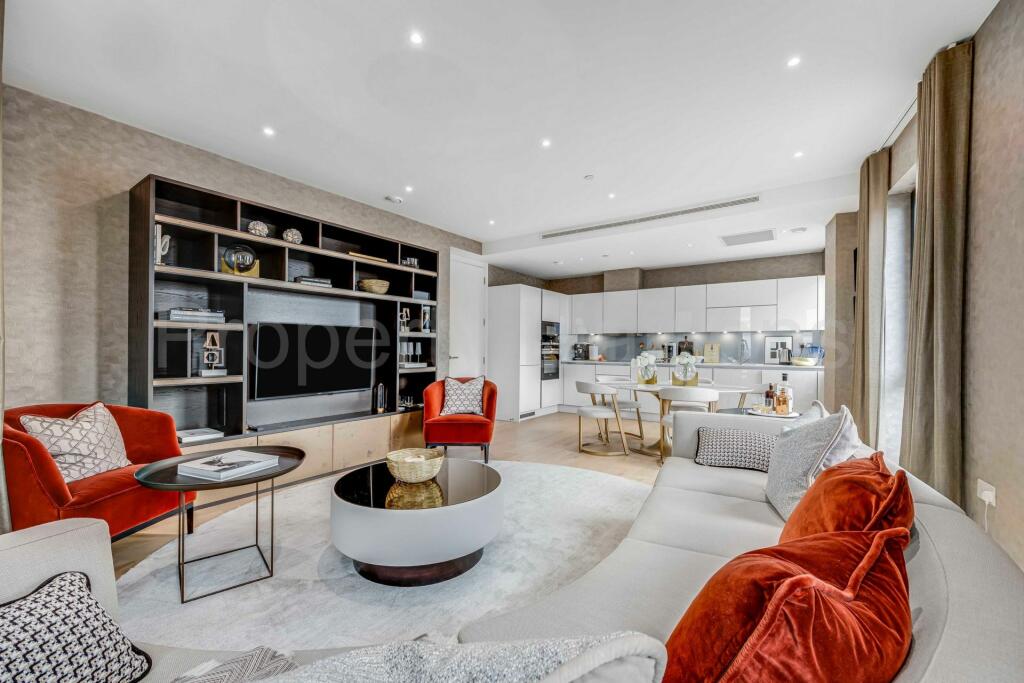 Main image of property: Roosevelt Tower, Williamsburg Plaza, Canary Wharf, E14