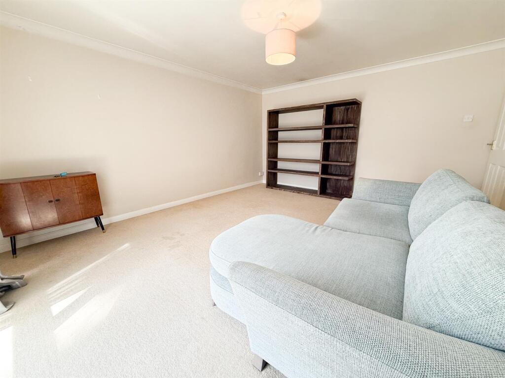 Kingsway Court, Moortown, Leeds, West Yorkshire - View 6