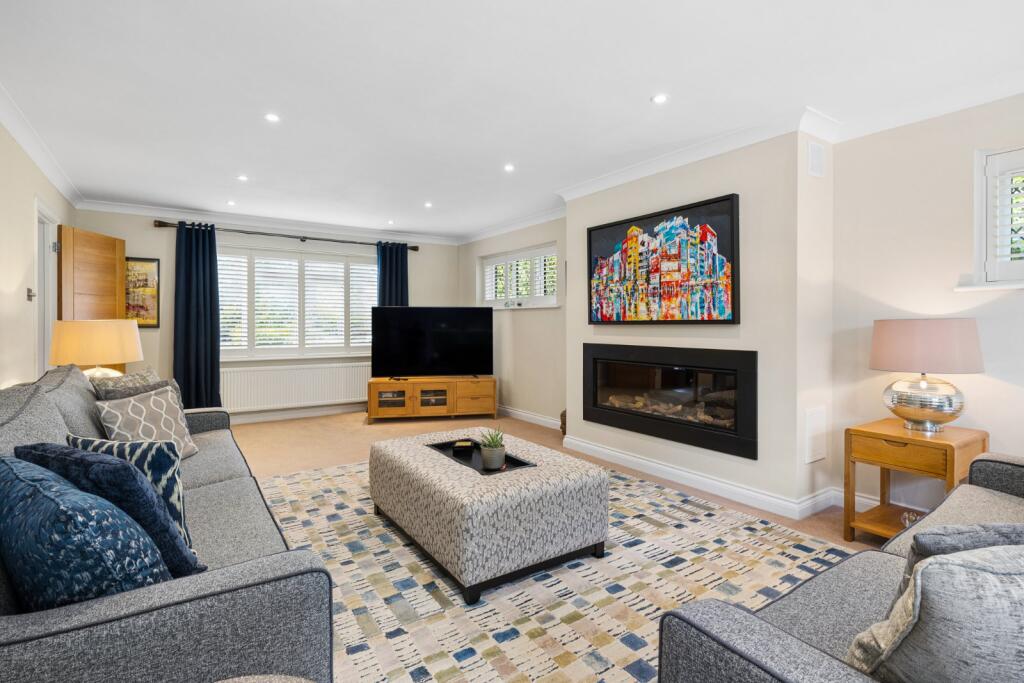 House in Hart, Ewshot - More