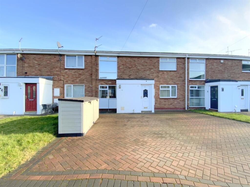 2-bed flat on Claymore Close, Cleethorpes, £80,000