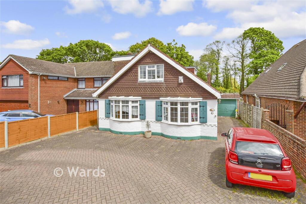 3-bed house on Fairview Avenue, Wigmore, Gillingham, Kent, £500,000