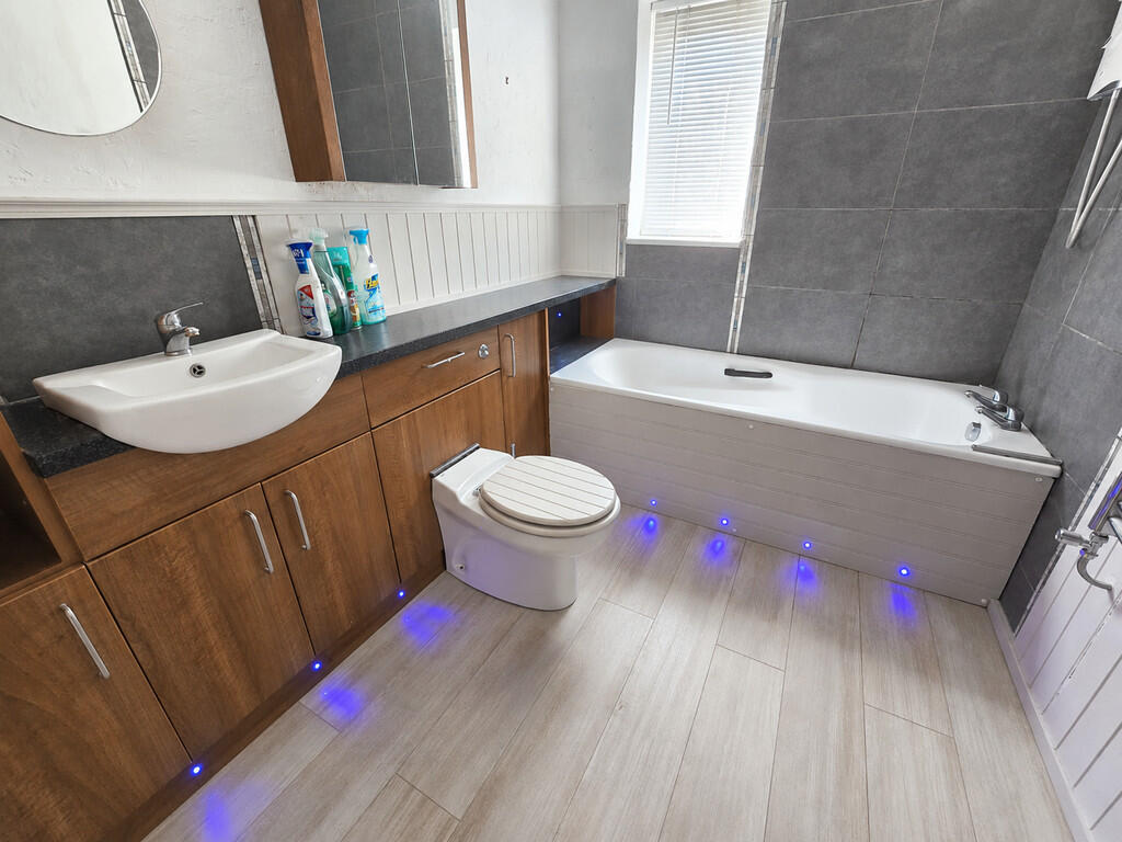 Spinnals Grove, Southwick - View 5