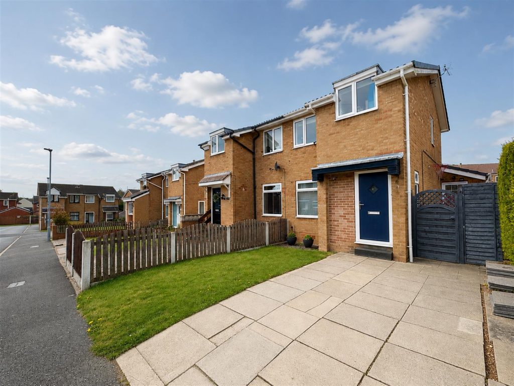 4-bed semi-detached on Snailsden Way, Staincross, Barnsley, S75 6EE, £220,000