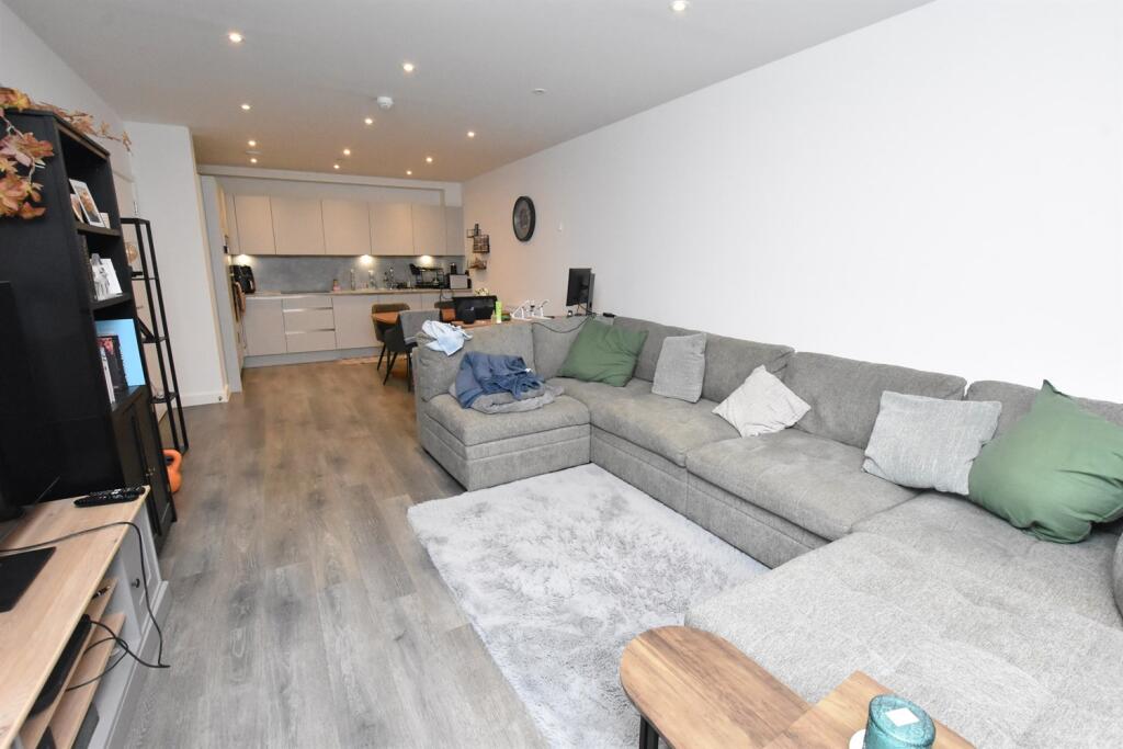 Apartment in Watford - View 4