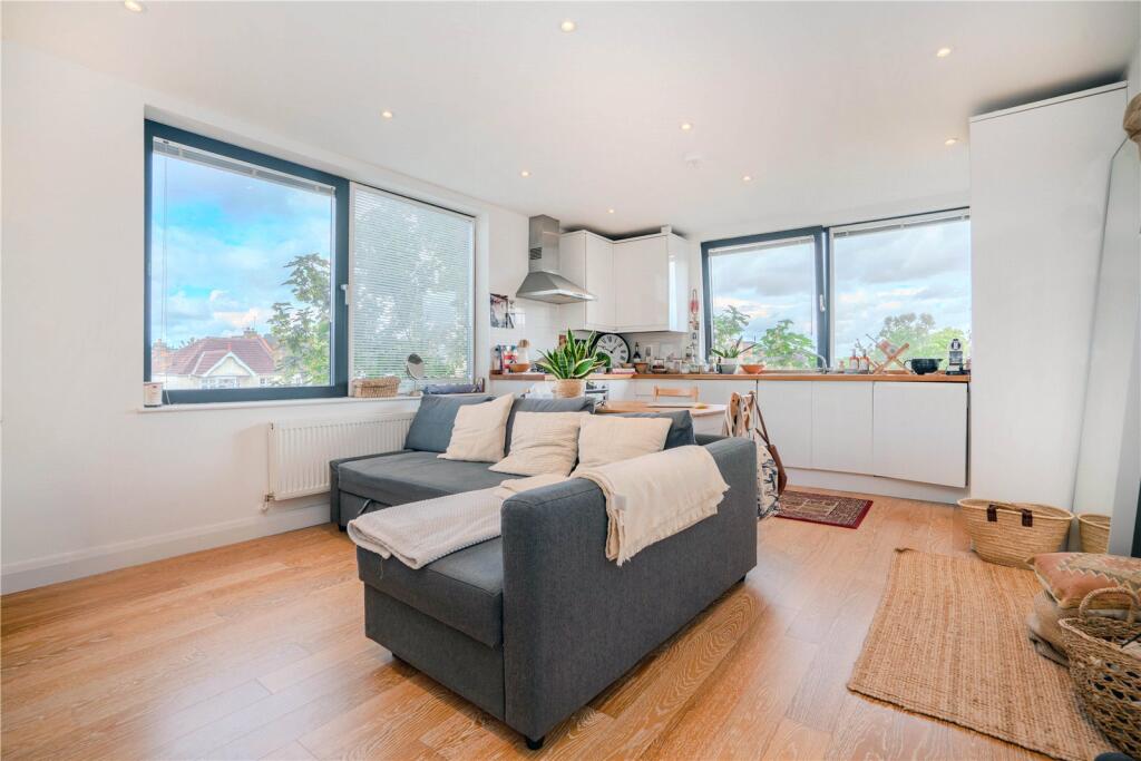 Apartment in Twickenham - View 4