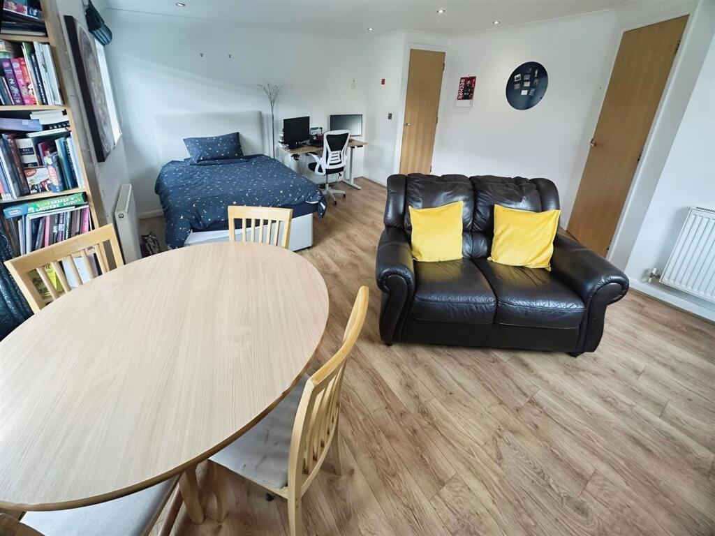 Sandbach Drive, The Pines Sandbach Drive, CW9 photo 3