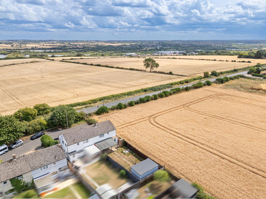 Alexander Place, Irthlingborough, NN9 5UX photo 3