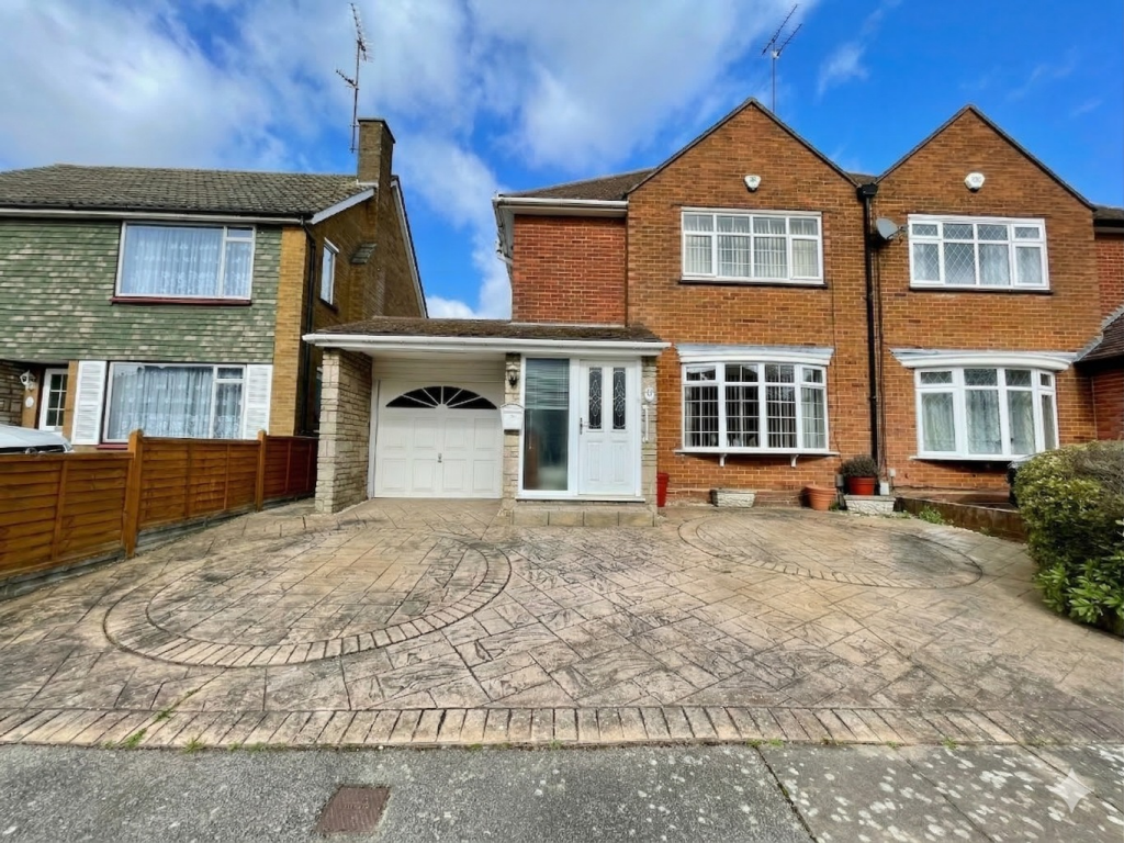 Main image of property: Hemingford Drive, Luton, Bedfordshire, LU2 7BA