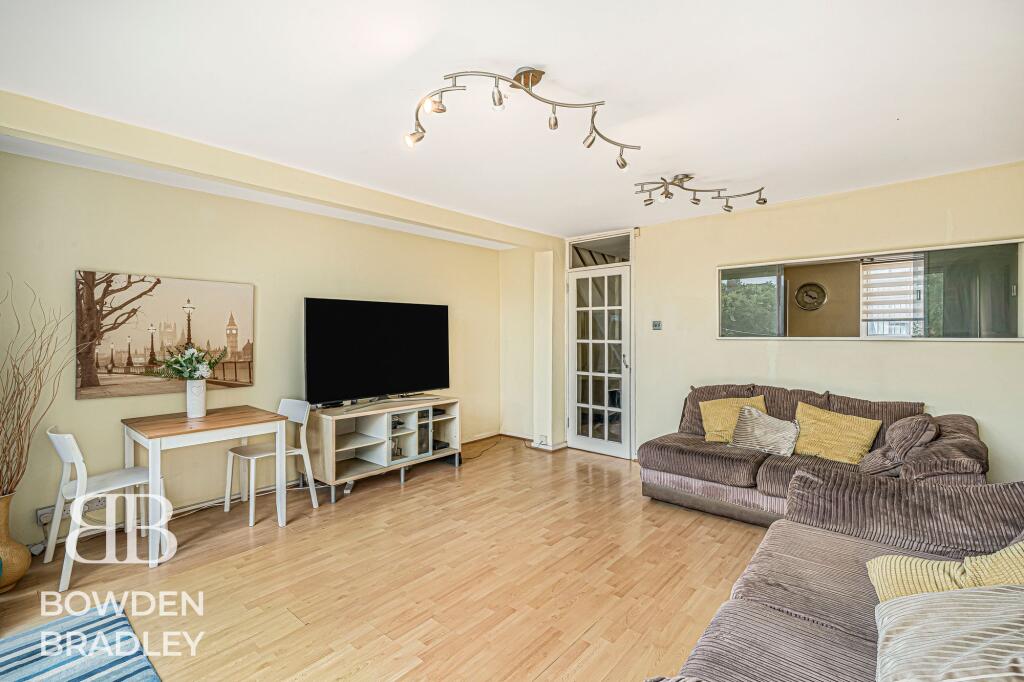 Kielder Close, Hainault, IG6 photo 3