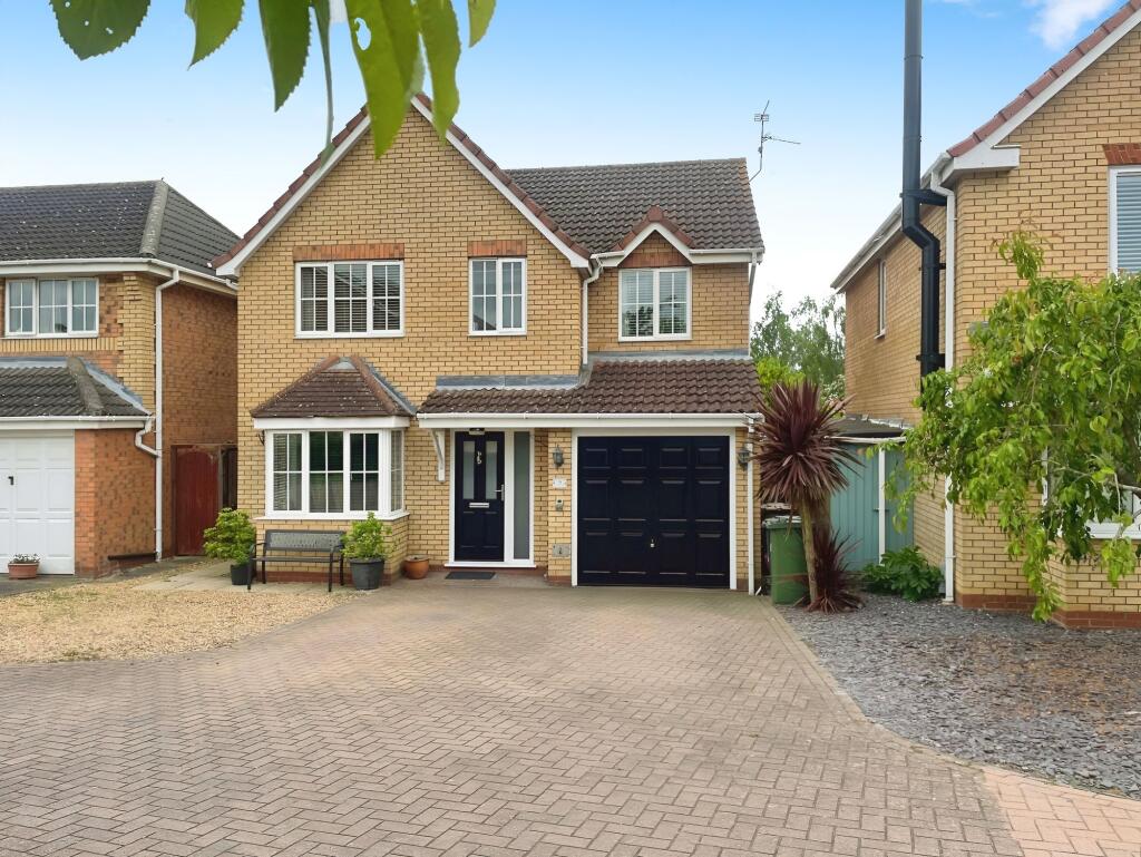 4-bed detached on 16 Park Farm Way, £355,000