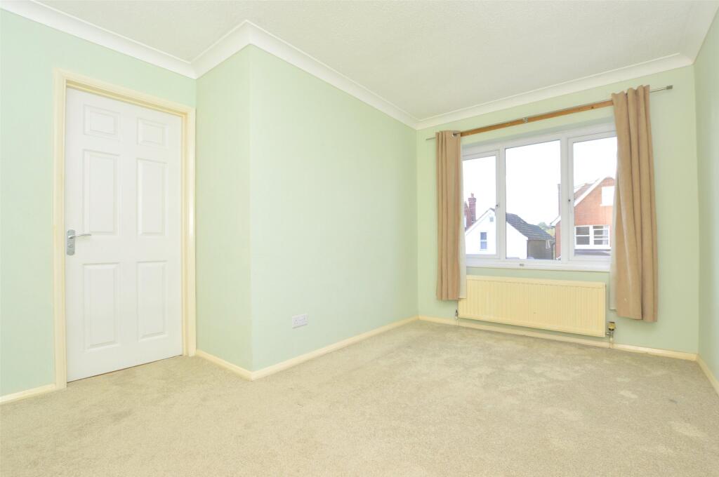 House in Redhill, Earlswood - View 4