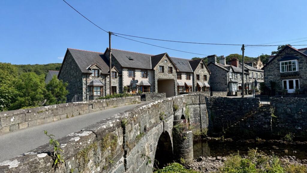 Main image of property: Plas Newydd, Llanbedr, LL45