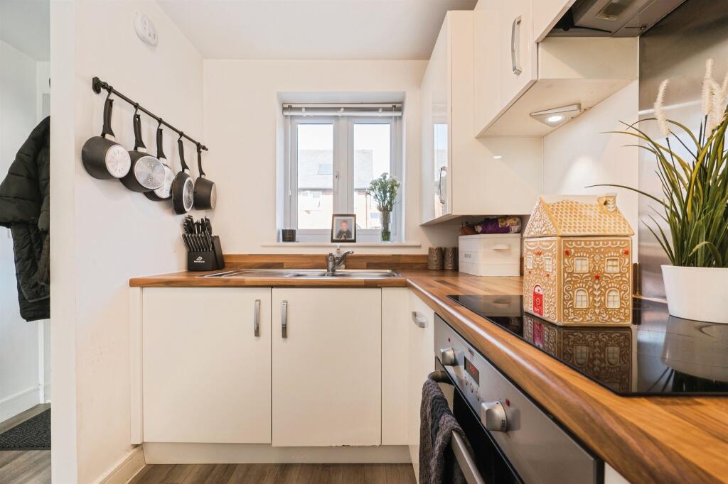 House in Winchester, Colden Common - More